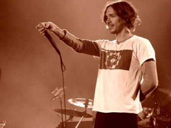Brandon Boyd of Incubus live 2004 (Credit: Jon Iraundegi)